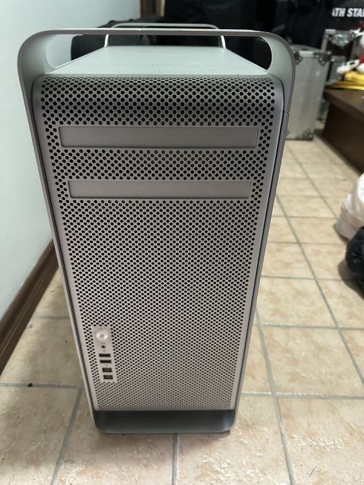 Apple mac pro 5.1 + monitor