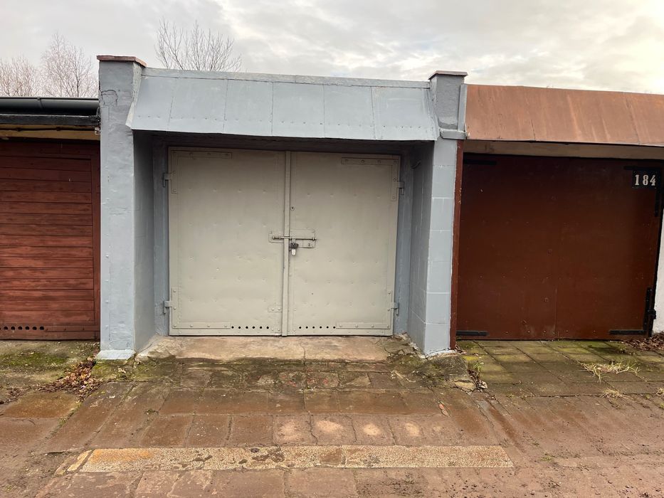 Sprzedam  garaż w szeregowce