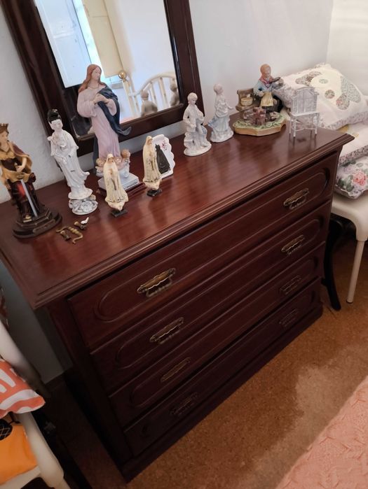 Roupeiro, comoda, e cama c/colchão