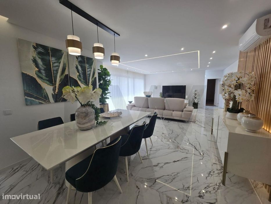 Penthouse T3 de luxo no Centro do Caniço
