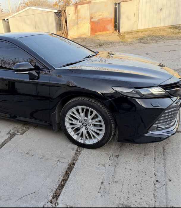 Оригинальные диски с резиной 235.45.18 toyota camry 70