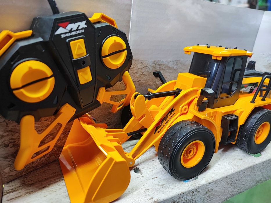 Іграшка трактор бульдозер на радіокеруванні з Німеччини грейдер