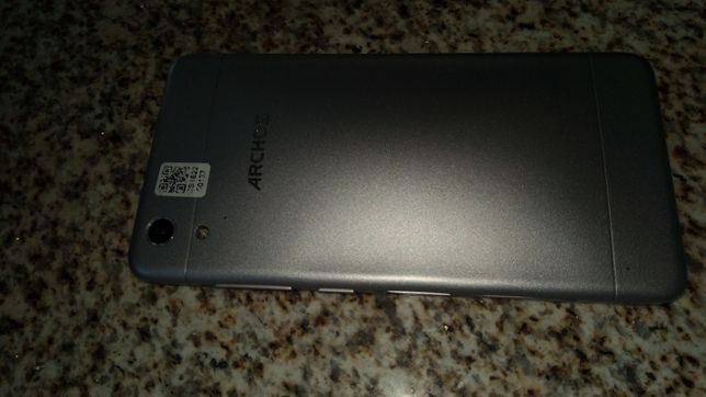 Smartphone Archos 16GB e 2 Gb RAM para peças