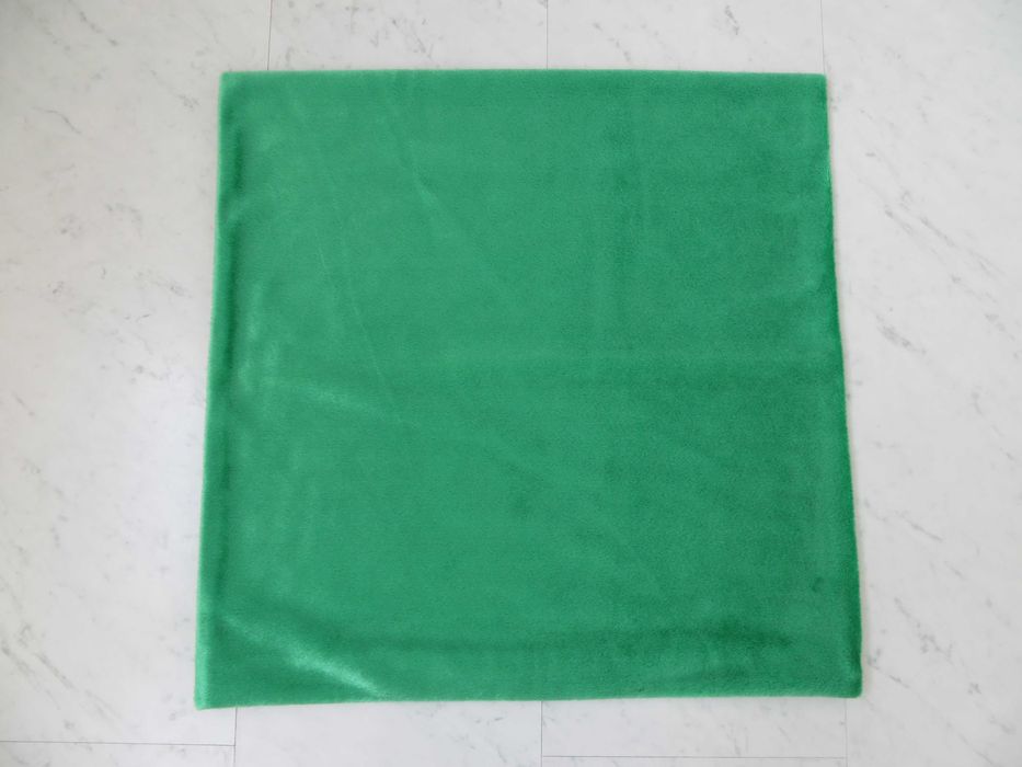 Чохли на диванні подушки.