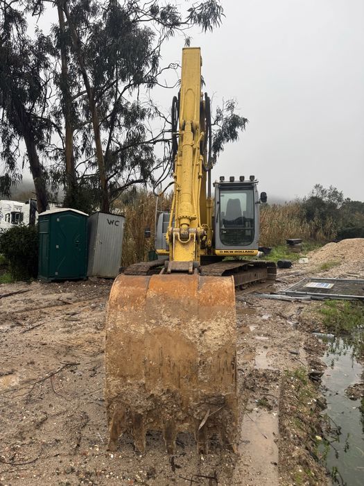 Giratoria new holland e145 em bom estado