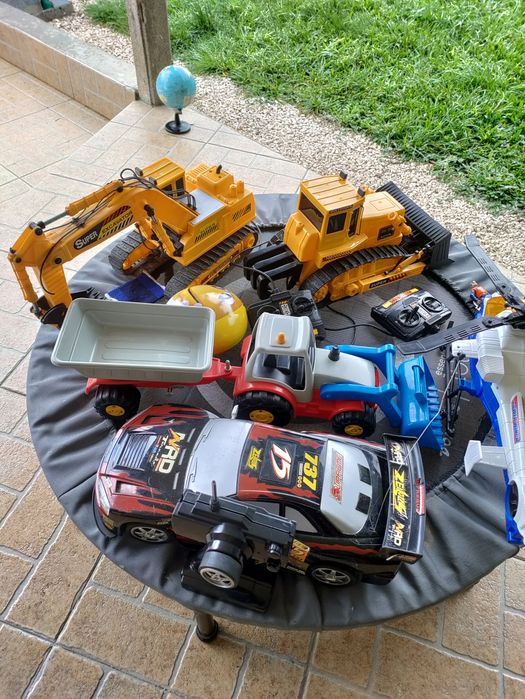 Veículos telecomandados e manuais