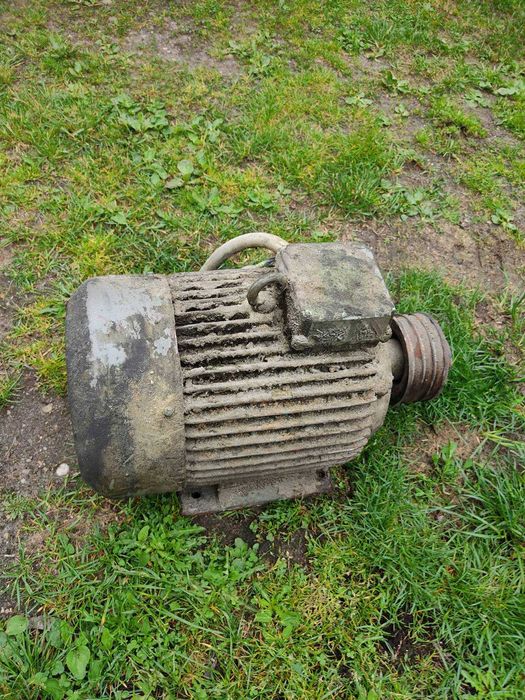 Silnik elektryczny 6,7kW / 4,4kW 380V dwubiegowy SF160M sprawny
