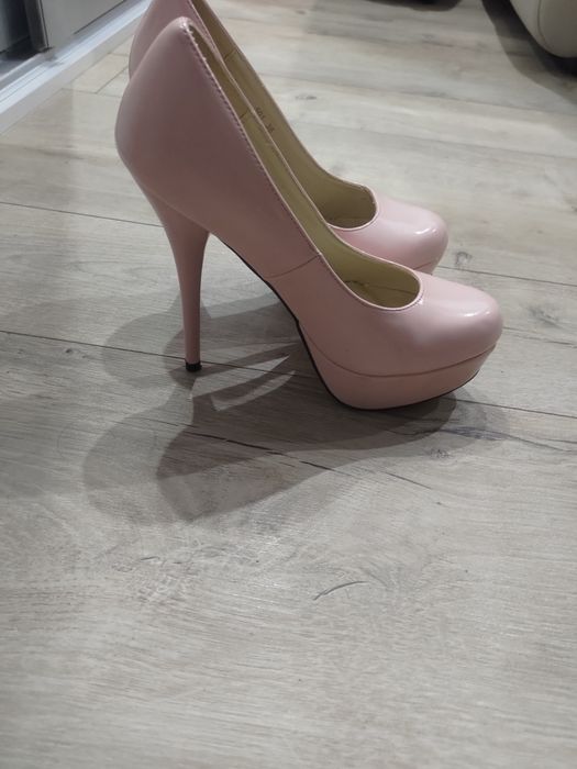 Buty na obcasie roz. 38