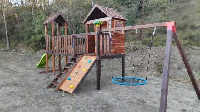 PARQUE INFANTIL BALOIÇO, ESCORREGA, PAREDE DE PEDRAS, ETC.