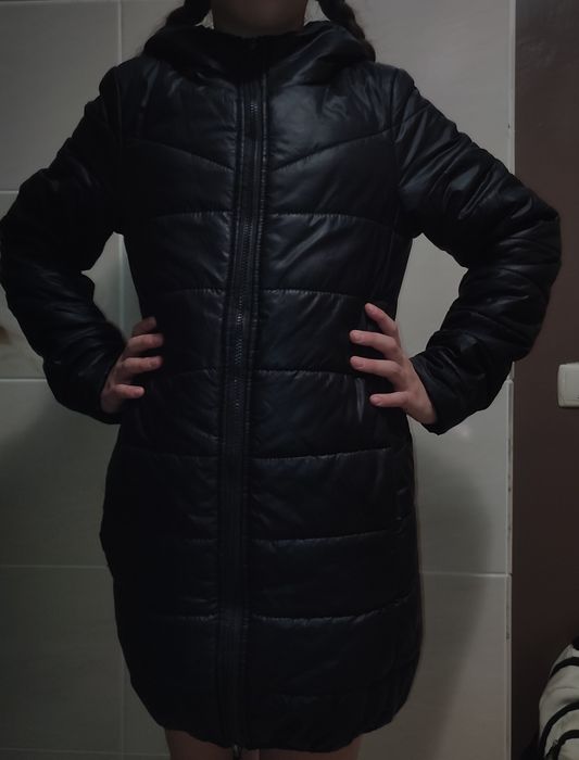 Чорна весняна курточка