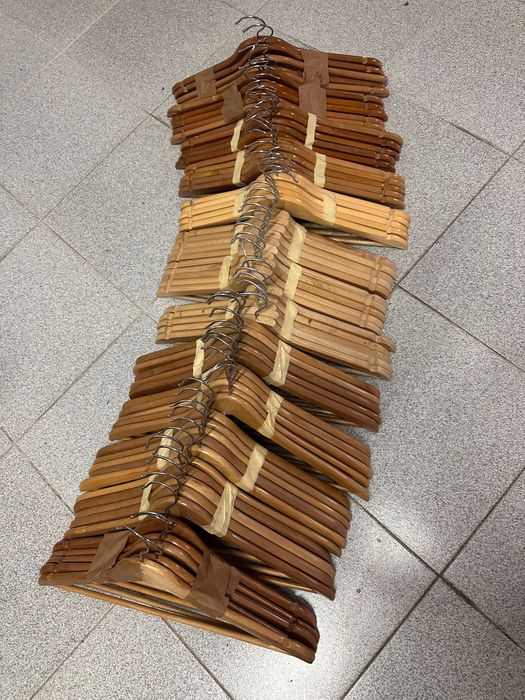 65 Cabides de Madeira para Roupa