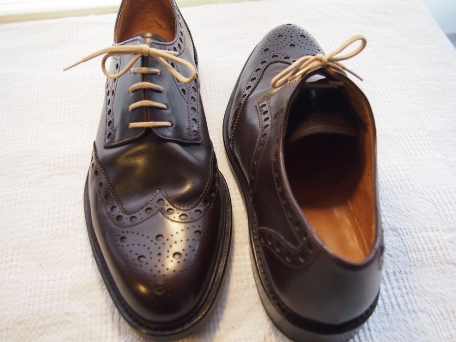 Sapatos clássicos pele homem modelo exclusivo