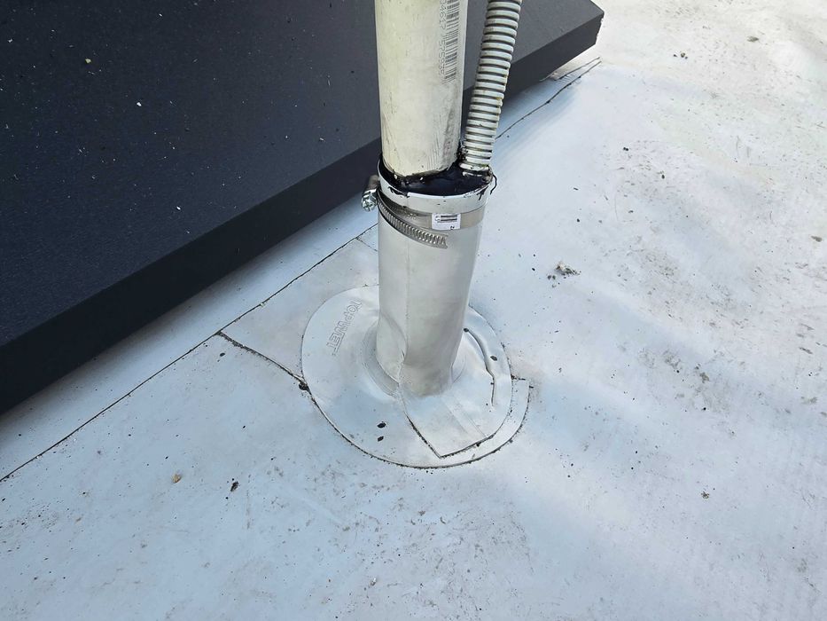 Naprawy przecieków dachu, kominów, po kunie, budowa i remonty dachu