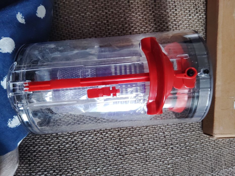 Pojemnik na kurz Dyson v10