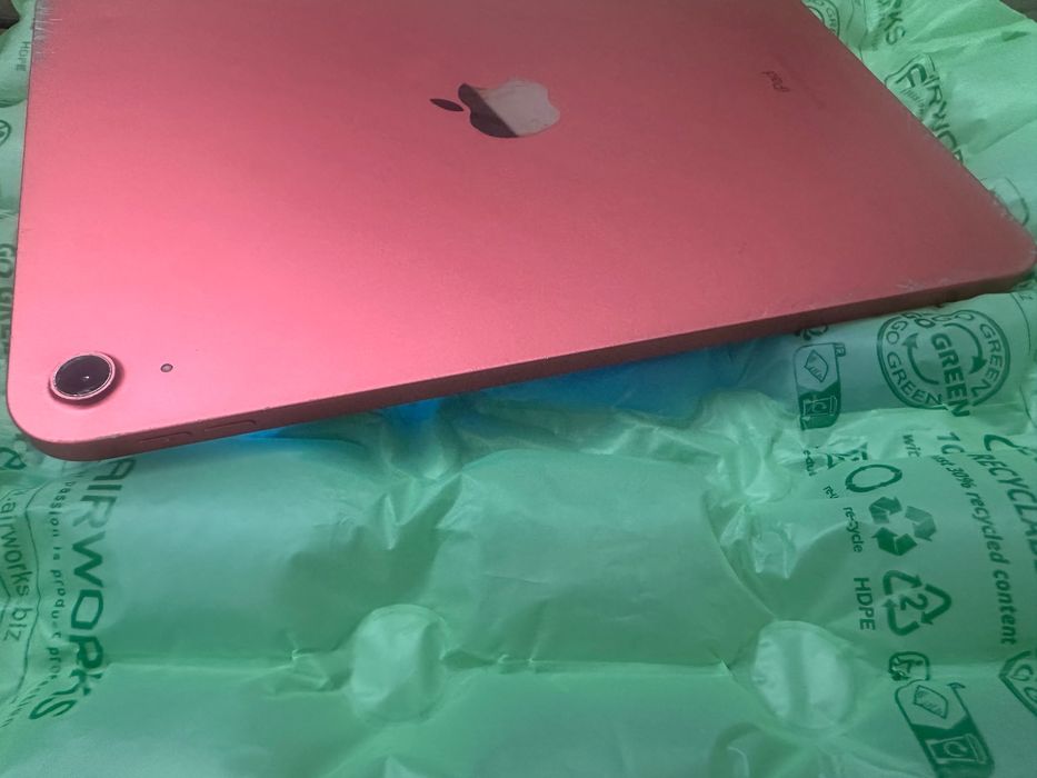 iPad 10 10.9" 2023 Wi-Fi 64гб подряпини на корпусі