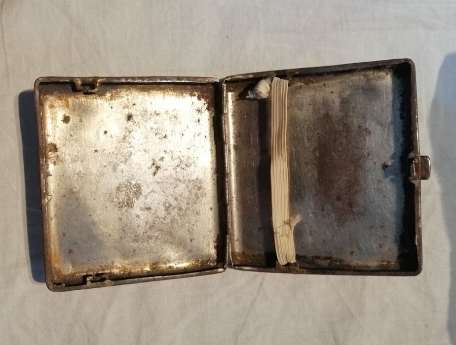 Papierośnica vintage dla kolekcjonerów