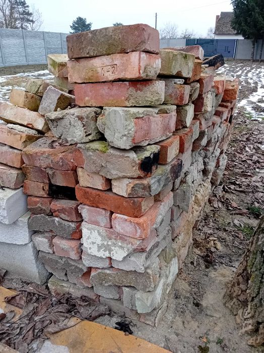 Cegły nieoczyszczone 0.50 gr. sztuka