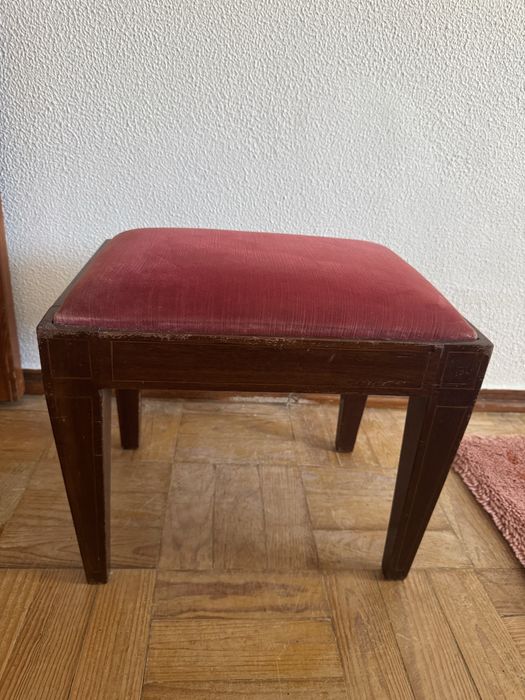 Banco/ Banquete tecido vermelho