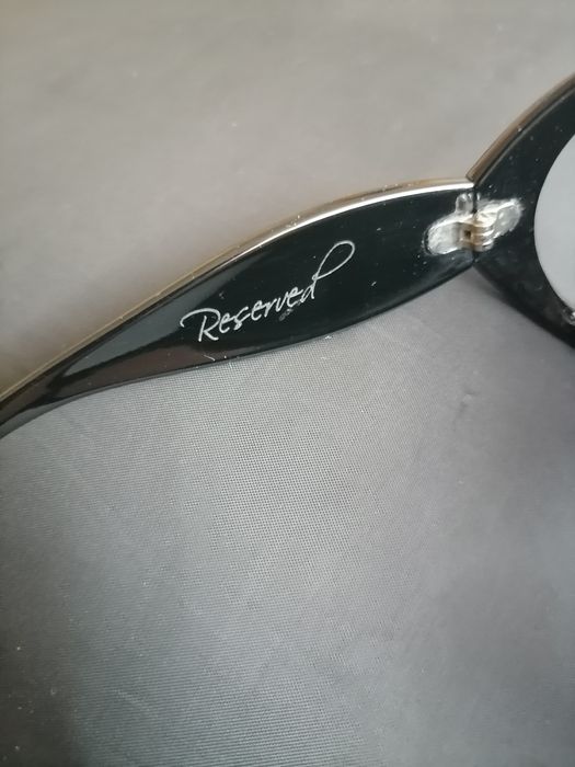 Okulary przeciwsłoneczne czarne Reserved
