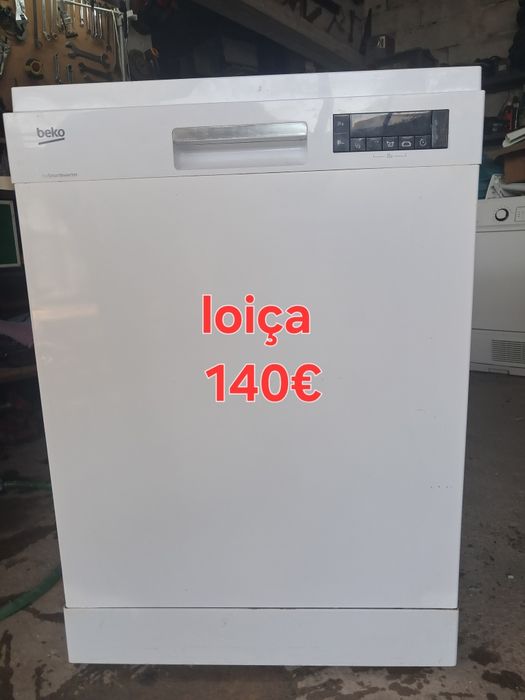 Várias máquinas de lavar loiça