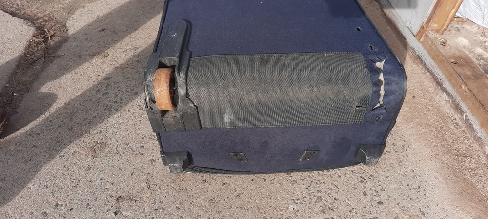 Валіза, чемодан 63×41×25см. несправний.