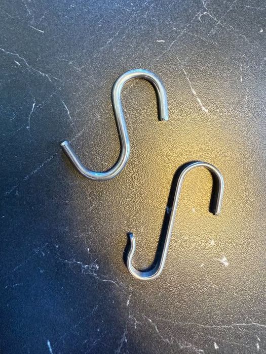 Ganchos em forma de S