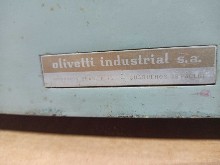 Máquina de escrever Olivetti Lexikon 80