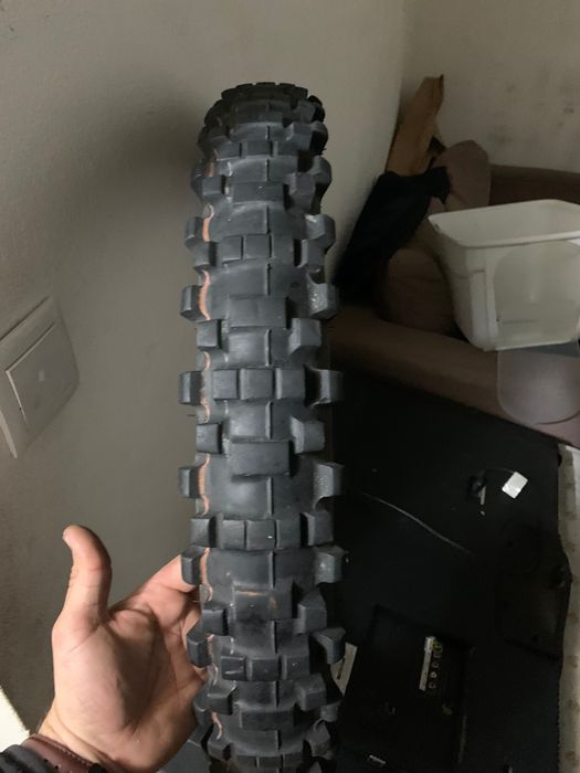 Vendo capacete LS2 com óculos e também dois pneus de mota