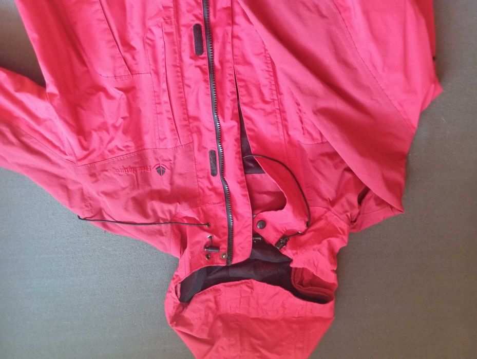 Жіноча вітровка L розмір