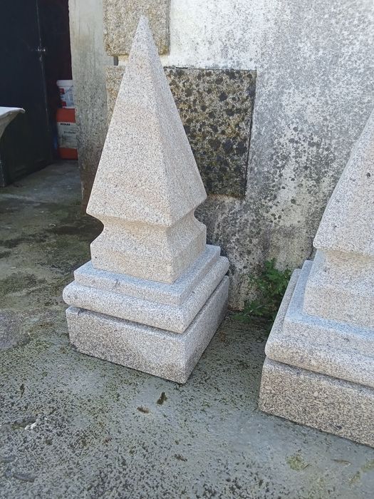 Pirâmides em granito