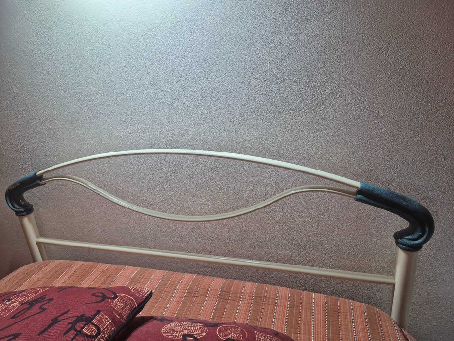 Cama de casal em ferro