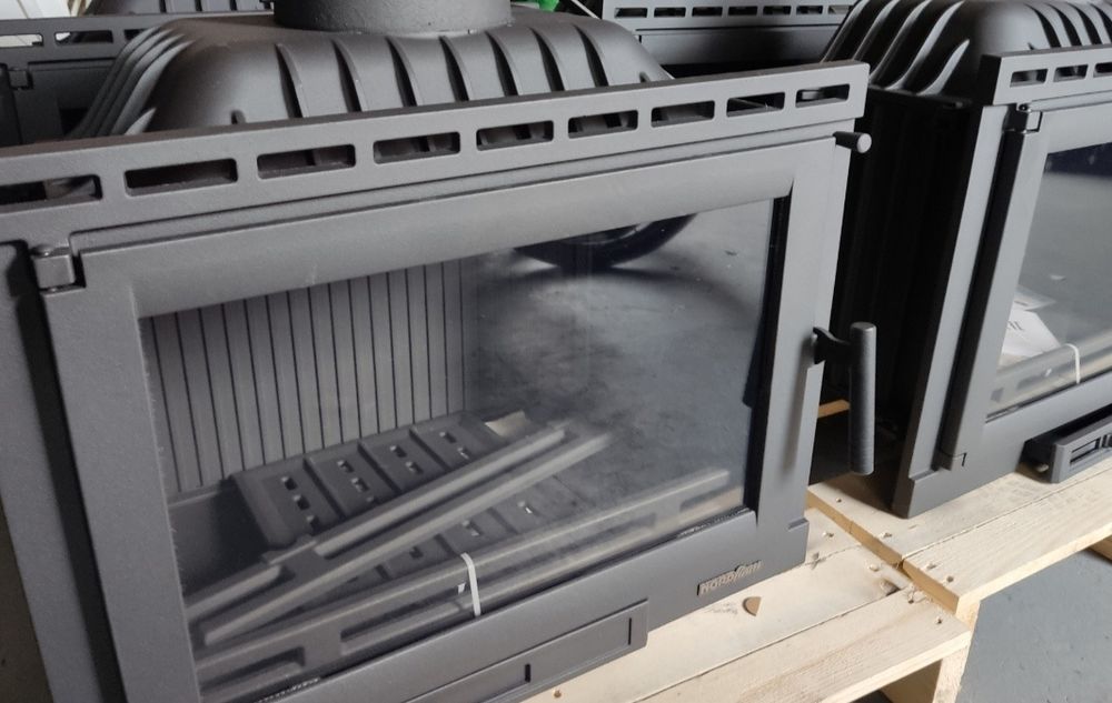 Камін на дрова, в наявності, площа обігріву 130 м²