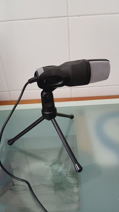 Novo Microfone Multimédia com suport