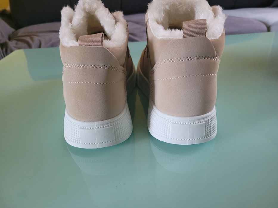 Nowe buty zimowe ocieplane