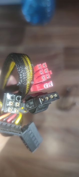 Кабелі до блоку  живлення комп'ютера