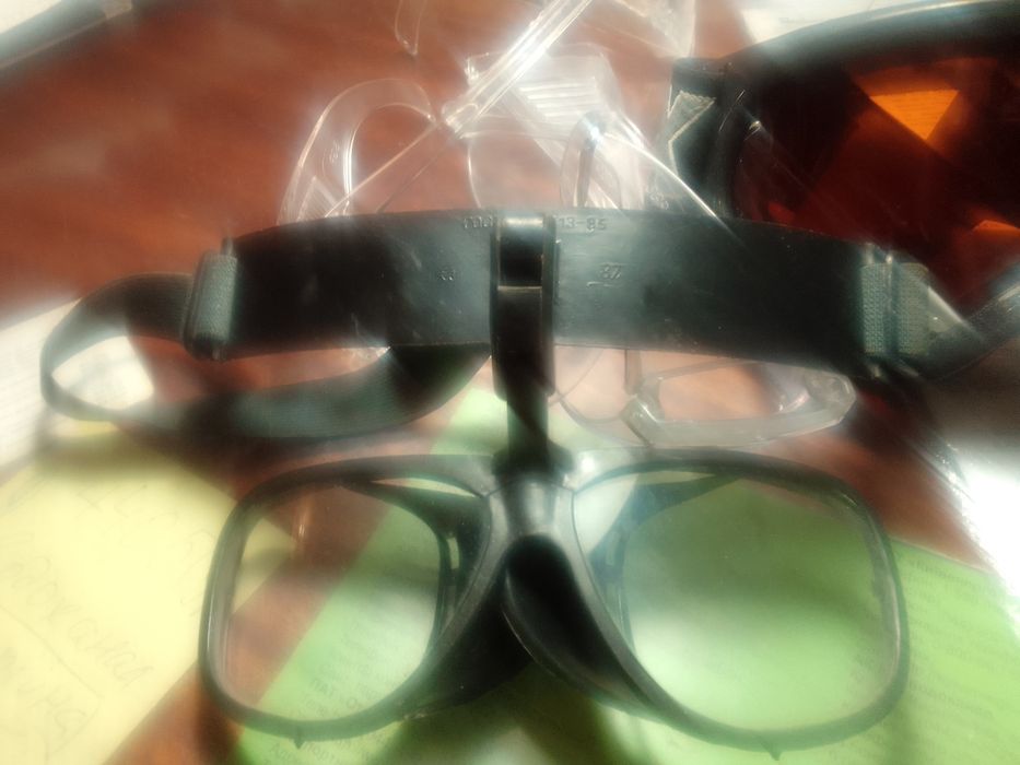 Продам очки для чтения(+2;2,5,)прост защитние.