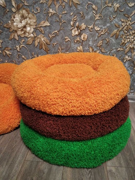 Лежанка для котів та собак