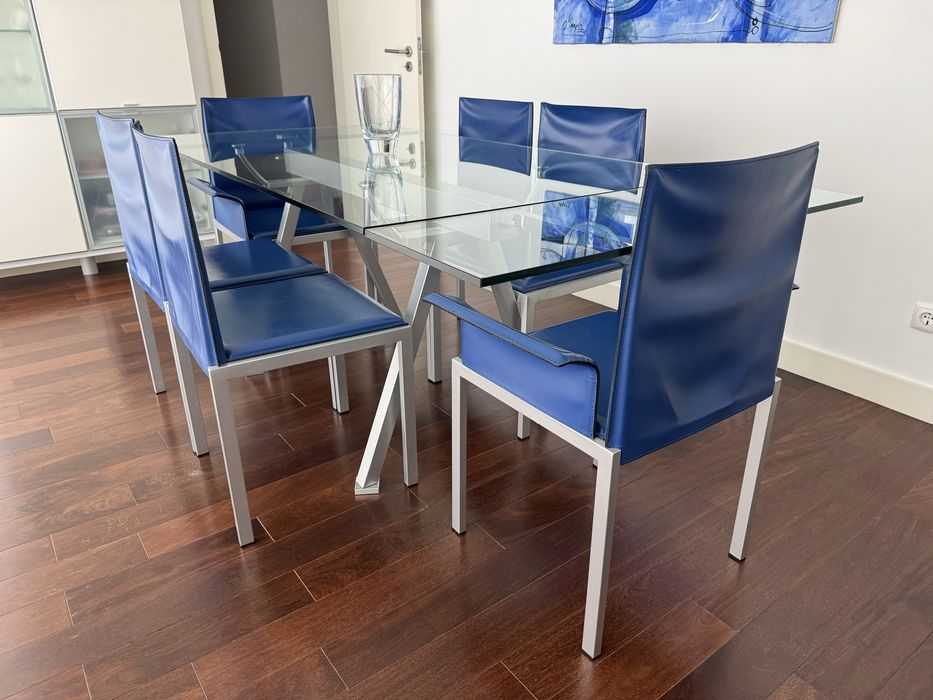 Mesa com 6 cadeiras