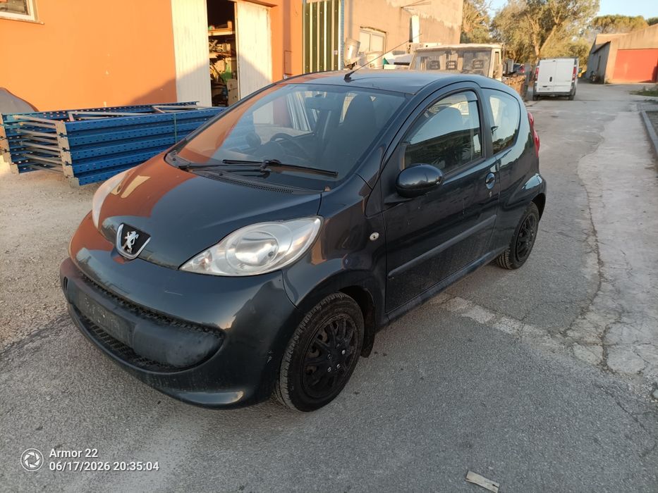 Frente completa Peugeot 107 primeiro modelo