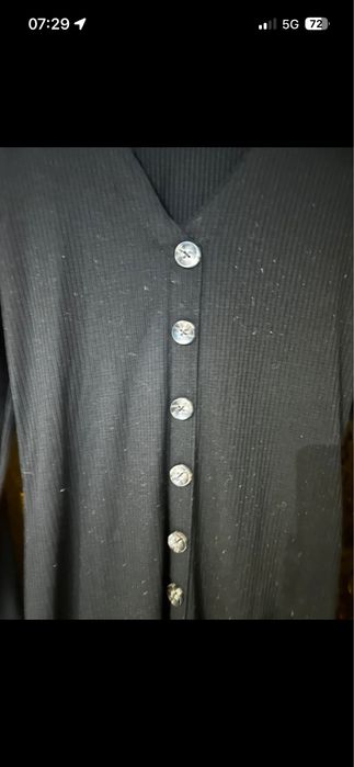 Czarna obcisła sukienka