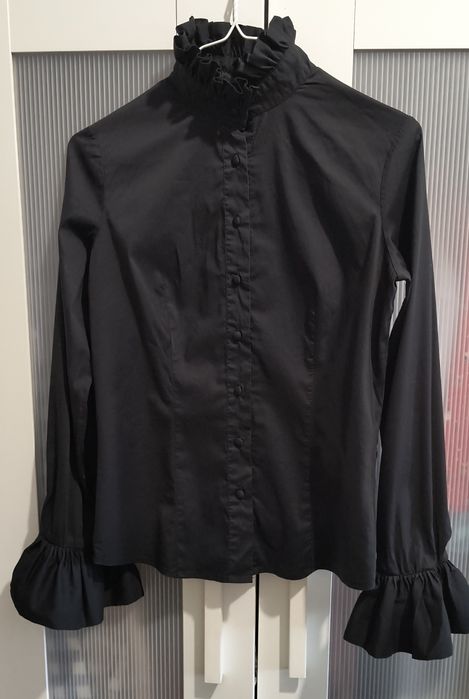 Блузка чорна Benetton S з рюшами, як нова