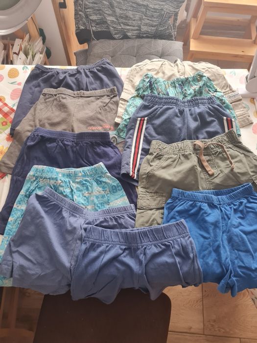 Krótkie chłopięce spodenki 98/104