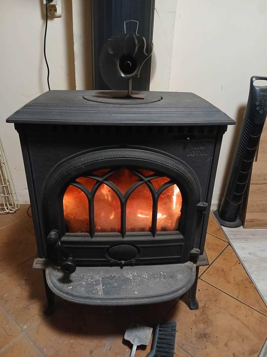 Piec grzejnik żeliwny typu koza JØTUL F3 TD