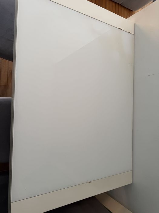 Mesa de jantar com 4 cadeira e 2 poltronas