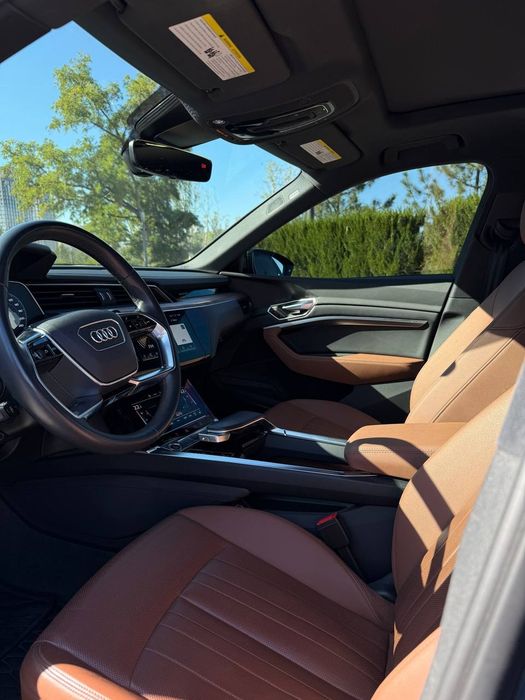 Audi e-tron 2021 VIN WA1LAAGE0NB005285 фото оголошення 12 з 16