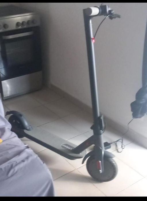 2 trotinetes em bom estado