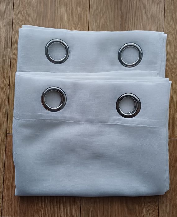 Firanki na przelotkach o strukturze deszczu w kolorze białym perłowym