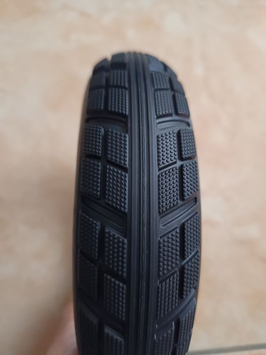 Pneu maciço para trotinete