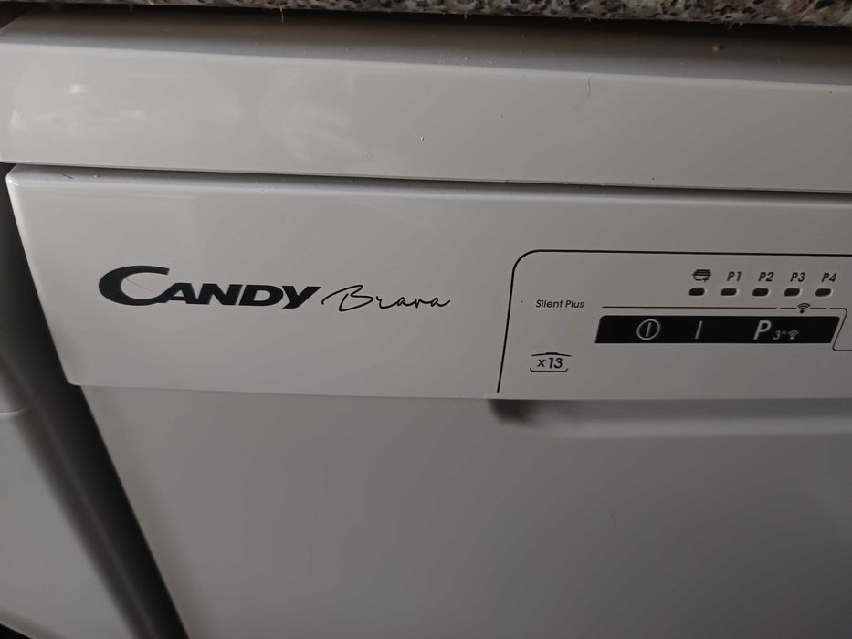 Máquina lavar loiça Candy - precisa reparação