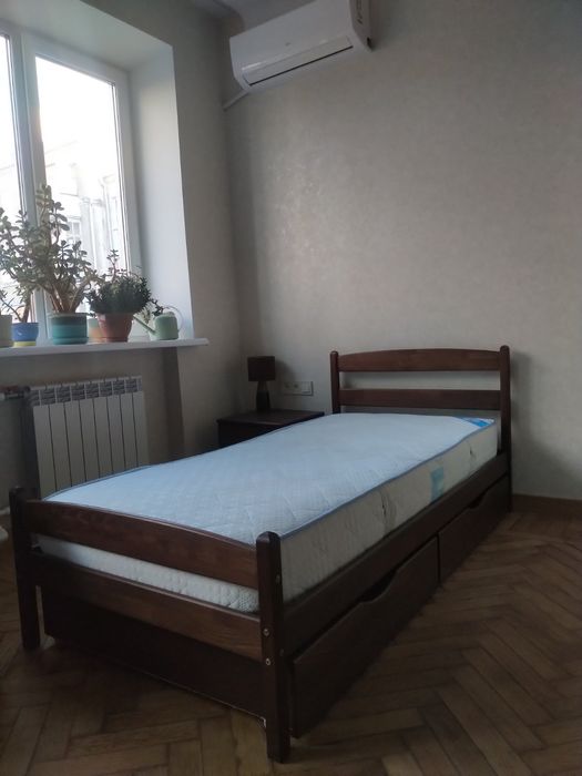 Готова дерев'яна спальня: односпальне ліжко+шухляди, тумба та матрац